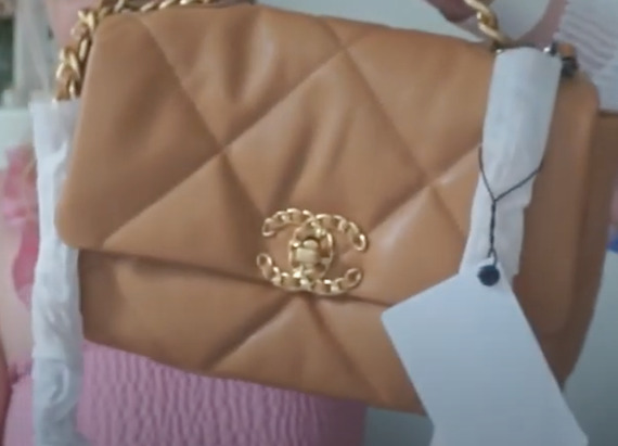 Сумка Chanel 19: как отличить оригинал от подделки